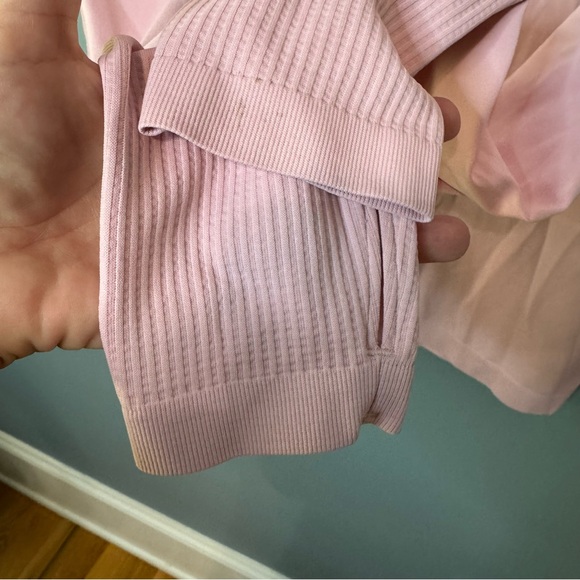 GYMSHARK Breeze Lightweight Seamless Hoodie in Shell Pink. Size Large ? - Picture 9 of 11